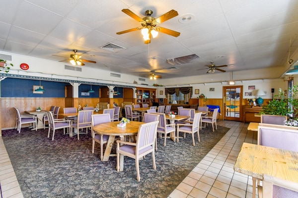 Foto van Premium camper met 2 tweepersoonsbedden | Tyler TX - DiningRoom