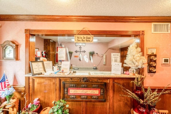 Foto van Luxe kamer met 2 queensize bedden en balkon - Vakantiehuis in Eureka Springs - HallReception