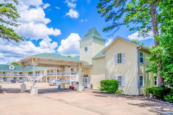 Foto van Luxe kamer met 2 queensize bedden en balkon - Vakantiehuis in Eureka Springs - Outdoor
