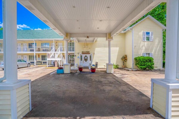 Foto van Luxe kamer met 2 queensize bedden en balkon - Vakantiehuis in Eureka Springs - Outdoor