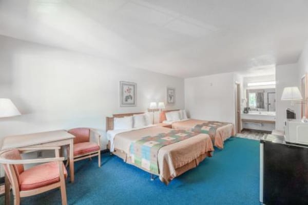 Foto van Luxe kamer met 2 queensize bedden en balkon - Vakantiehuis in Eureka Springs - BedRoom