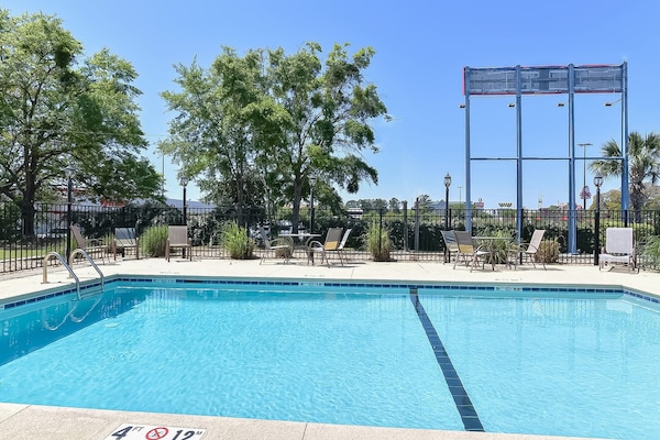 Foto van Premium kingsize bed | NSMK - Vakantiehuis in Valdosta GA - Pool