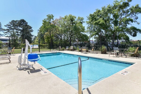 Foto van Premium kingsize bed | NSMK - Vakantiehuis in Valdosta GA - Pool