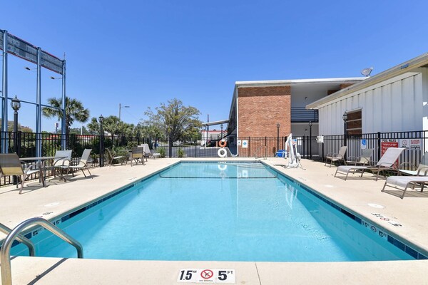 Foto van Premium kingsize bed | NSMK - Vakantiehuis in Valdosta GA - Pool