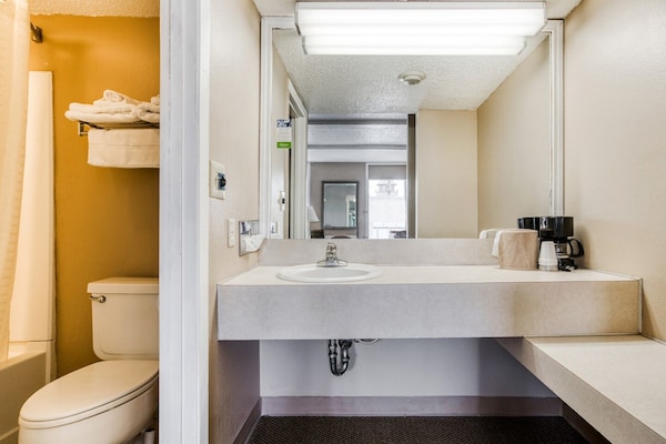 Foto van Queensize bed | Niet roken - Vakantiehuis in Wichita Falls TX - BathRoom