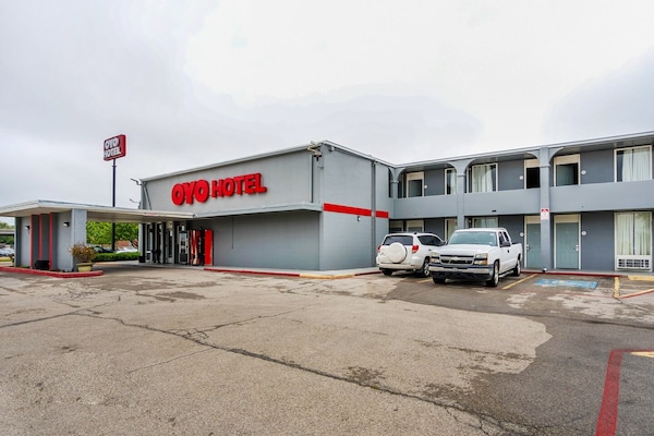 Foto van Queensize bed | Niet roken - Vakantiehuis in Wichita Falls TX - parking