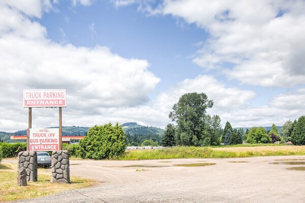 Foto van Queen Bed Toegankelijk - Vakantiehuis in Woodland WA - parking