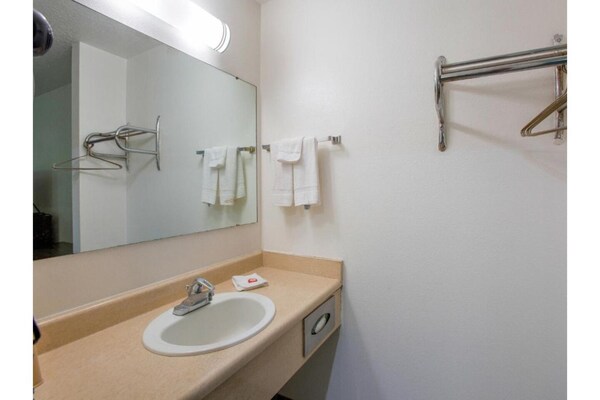 Foto van Queensize bed | Niet roken - Vakantiehuis in Woodland WA - BathRoom