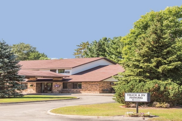 Foto van 2 tweepersoonsbedden | NSMK | Wautoma Inn - Vakantiehuis in Wautoma WI - ExteriorSummer