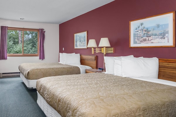 Foto van 2 tweepersoonsbedden | NSMK | Wautoma Inn - Vakantiehuis in Wautoma WI - BedRoom