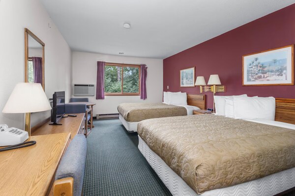 Foto van 2 tweepersoonsbedden | NSMK | Wautoma Inn - Vakantiehuis in Wautoma WI - BedRoom