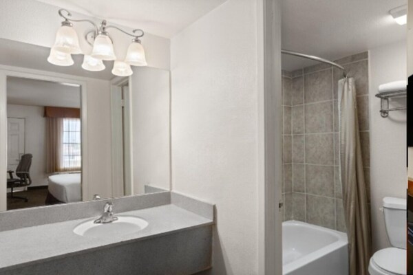 Foto van Queensize bed|Nsmk|Yuma AZ - Vakantiehuis in Yuma AZ - BathRoom