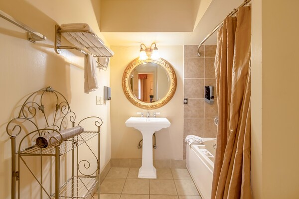 Foto van Queensize bed|Nsmk|Yuma AZ - Vakantiehuis in Yuma AZ - BathRoom