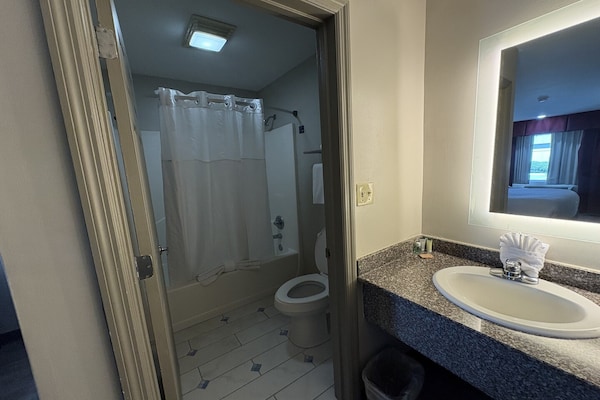 Foto van 1 Suite Met Kingsize Bed, Rokende Jacuzzi - Vakantiehuis in Hampton, SC - BathRoom