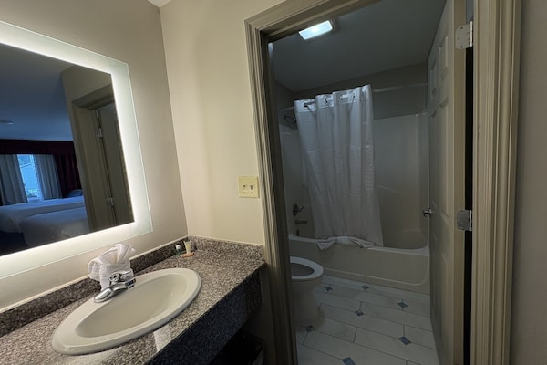 Foto van 1 Suite Met Kingsize Bed, Rokende Jacuzzi - Vakantiehuis in Hampton, SC - BathRoom