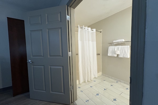 Foto van 1 Suite Met Kingsize Bed, Rokende Jacuzzi - Vakantiehuis in Hampton, SC - BathRoom