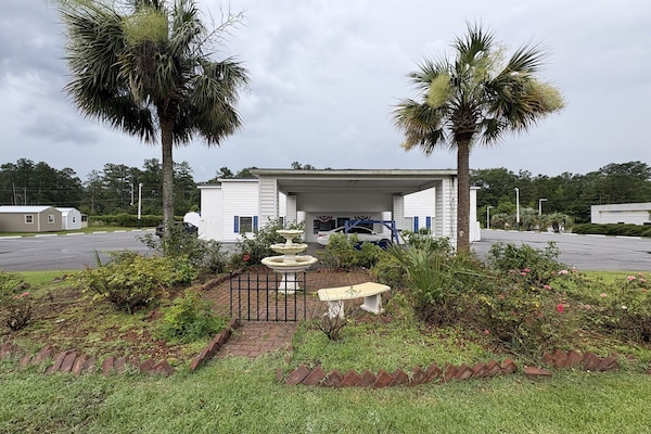Foto van 1 Suite Met Kingsize Bed, Rokende Jacuzzi - Vakantiehuis in Hampton, SC - ExteriorSummer