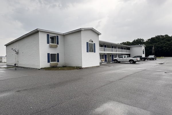 Foto van 1 Suite, Kingsize Bed, Niet-roken Jacuzzi - Vakantiehuis in Hampton, SC - ExteriorSummer