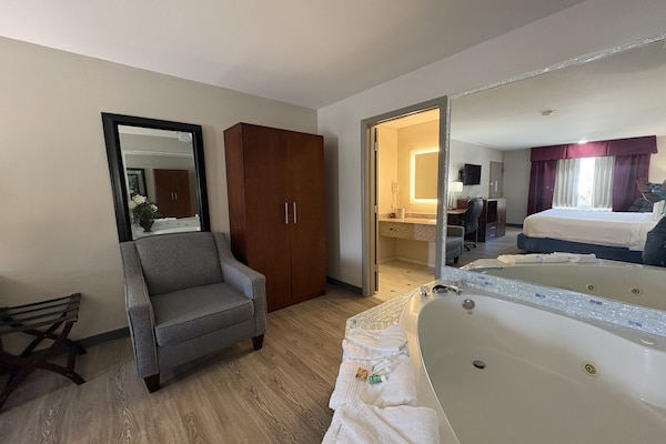 Foto van 1 Suite, Kingsize Bed, Niet-roken Jacuzzi - Vakantiehuis in Hampton, SC - BedRoom