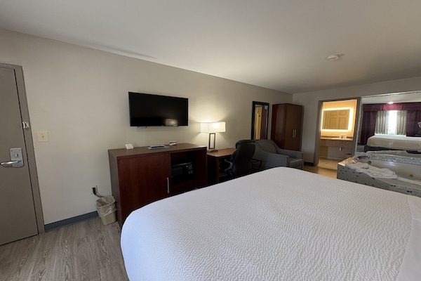Foto van 1 Suite, Kingsize Bed, Niet-roken Jacuzzi - Vakantiehuis in Hampton, SC - BedRoom