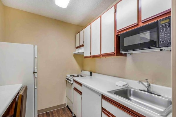 Foto van 1 Queensize Bed | Mobil Access Tub Ste Smk Ktchn - Vakantiehuis in Florence - Kitchen