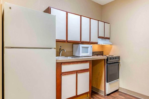 Foto van 1 Queensize Bed | Mobil Access Tub Ste Smk Ktchn - Vakantiehuis in Florence - Kitchen