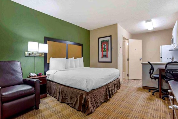 Foto van 1 Queensize Bed | Niet-roken, Keuken - Vakantiehuis in Huntsville AL - BedRoom