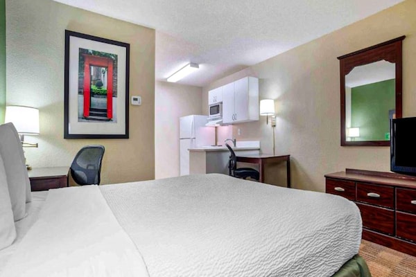 Foto van 1 Queensize Bed | Mobil Access Tub Nsmk-keuken - Vakantiehuis in Huntsville AL - BedRoom