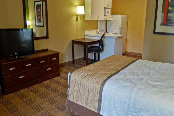 Foto van 1 Queensize Bed | Mobil Access Tub Nsmk-keuken - Vakantiehuis in Huntsville AL - BedRoom