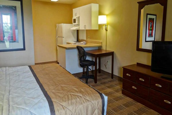 Foto van 1 Queensize Bed | Mobil Access Tub Nsmk-keuken - Vakantiehuis in Huntsville AL - BedRoom