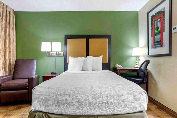 Foto van 1 Queensize Bed | Mobil Access Tub Nsmk-keuken - Vakantiehuis in Huntsville AL - BedRoom