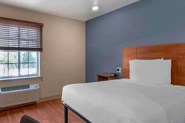 Foto van 1 Tweepersoonsbed | Roken, Keuken - Vakantiehuis in Bossier City - BedRoom