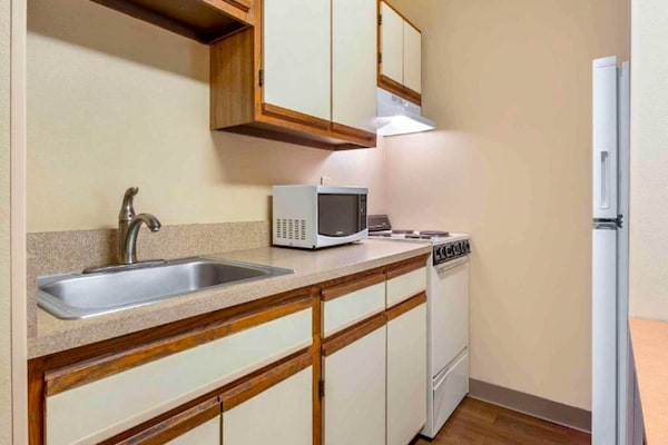 Foto van 1 Queensize Bed | Suite, Niet-roken, Keuken - Vakantiehuis in Indianapolis IN - Kitchen