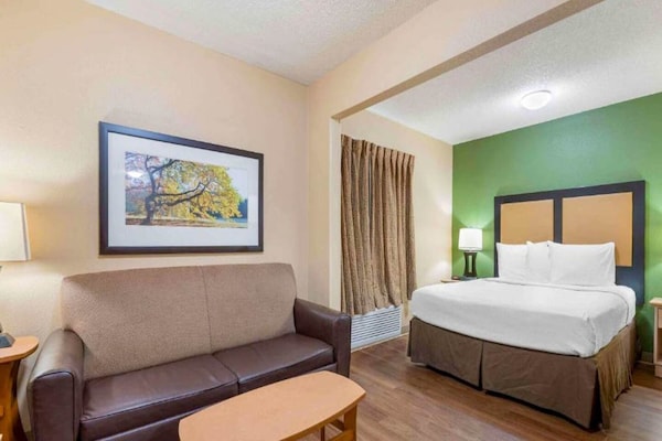 Foto van 1 Queensize Bed | Niet-roken, Keuken - Vakantiehuis in St. Louis MO - BedRoom