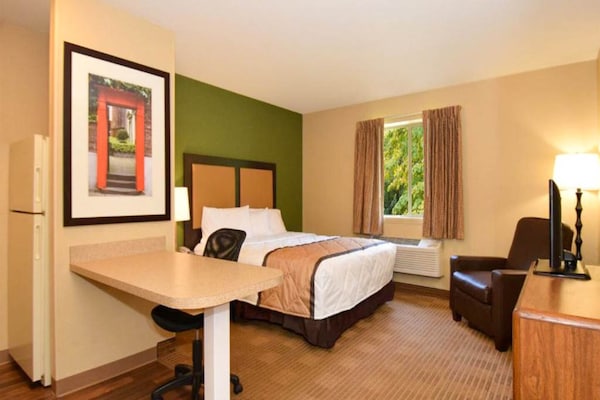 Foto van 1 Queensize Bed | Niet-roken, Keuken - Vakantiehuis in St. Louis MO - BedRoom