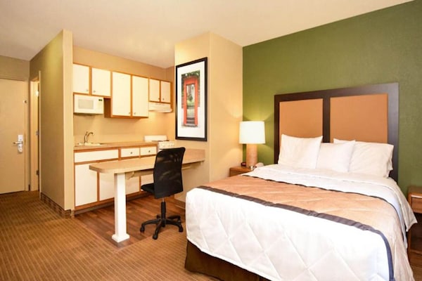 Foto van 1 Queensize Bed | Niet-roken, Keuken - Vakantiehuis in St. Louis MO - BedRoom