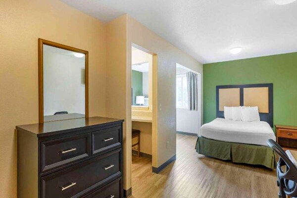 Foto van 1 Queensize Bed | Niet-roken, Keuken - Vakantiehuis in St. Louis MO - BedRoom