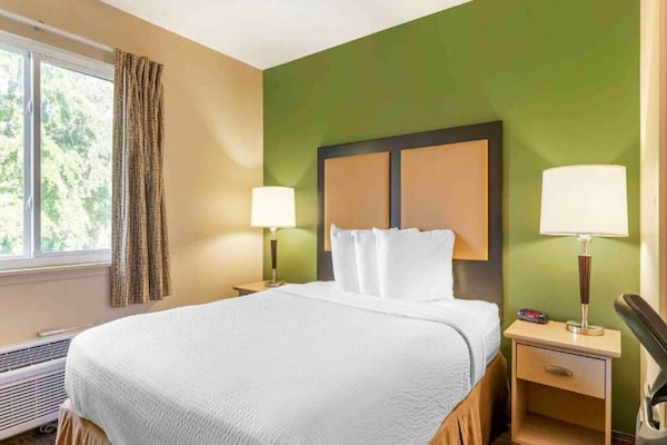 Foto van 1 Queensize Bed | Niet-roken, Keuken - Vakantiehuis in St. Louis MO - BedRoom