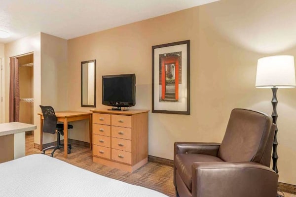Foto van 1 Queensize Bed | Niet-roken, Keuken - Vakantiehuis in St. Louis MO - BedRoom
