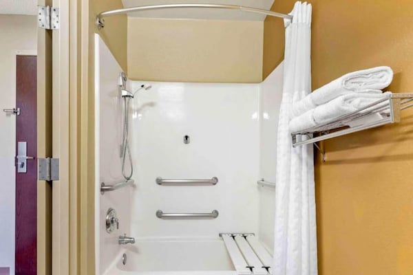 Foto van 1 Queensize Bed | Niet-roken, Keuken - Vakantiehuis in St. Louis MO - BathRoom