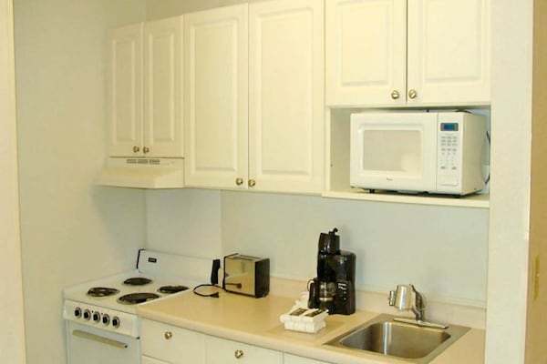 Foto van 1 Queensize Bed | Niet-roken, Keuken - Vakantiehuis in St. Louis MO - Kitchen