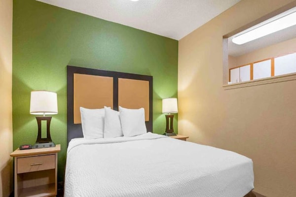 Foto van 1 Queensize Bed | Niet-roken, Keuken, Slaapbank - Vakantiehuis in St. Louis MO - BedRoom