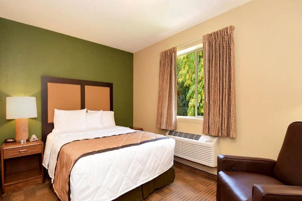 Foto van 1 Queensize Bed | Niet-roken, Keuken, Slaapbank - Vakantiehuis in St. Louis MO - BedRoom