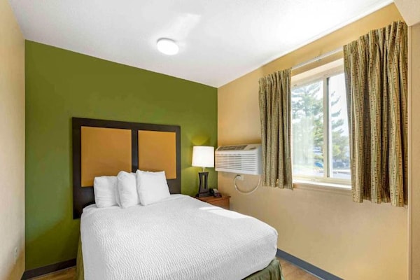 Foto van 1 Queensize Bed | Niet-roken, Keuken, Slaapbank - Vakantiehuis in St. Louis MO - BedRoom