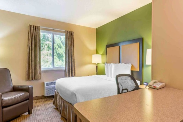 Foto van 1 Queensize Bed | Niet-roken, Keuken, Slaapbank - Vakantiehuis in St. Louis MO - BedRoom