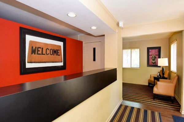 Foto van 1 Queensize Bed | Niet-roken, Keuken, Slaapbank - Vakantiehuis in St. Louis MO - Facilities