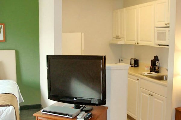 Foto van 1 Queensize Bed | Niet-roken, Keuken, Slaapbank - Vakantiehuis in St. Louis MO - Facilities