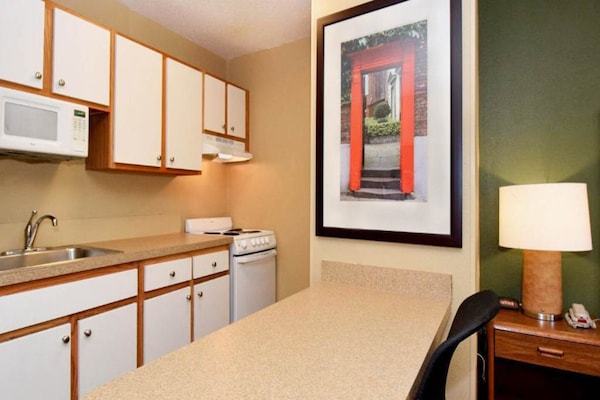 Foto van 1 Queensize Bed | Niet-roken, Keuken, Slaapbank - Vakantiehuis in St. Louis MO - Kitchen
