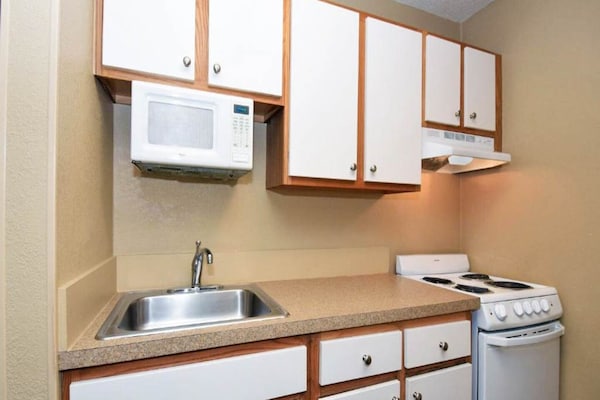 Foto van 1 Queensize Bed | Niet-roken, Keuken, Slaapbank - Vakantiehuis in St. Louis MO - Kitchen
