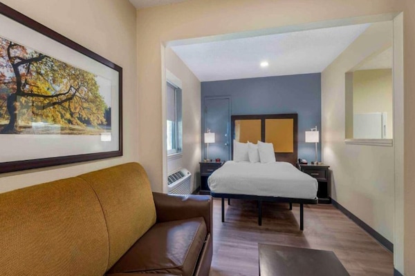 Foto van 1 Queensize Bed | Mob Acc Tub Ste Nsmk Sb Micfri - Vakantiehuis in Charlotte NC - Facilities